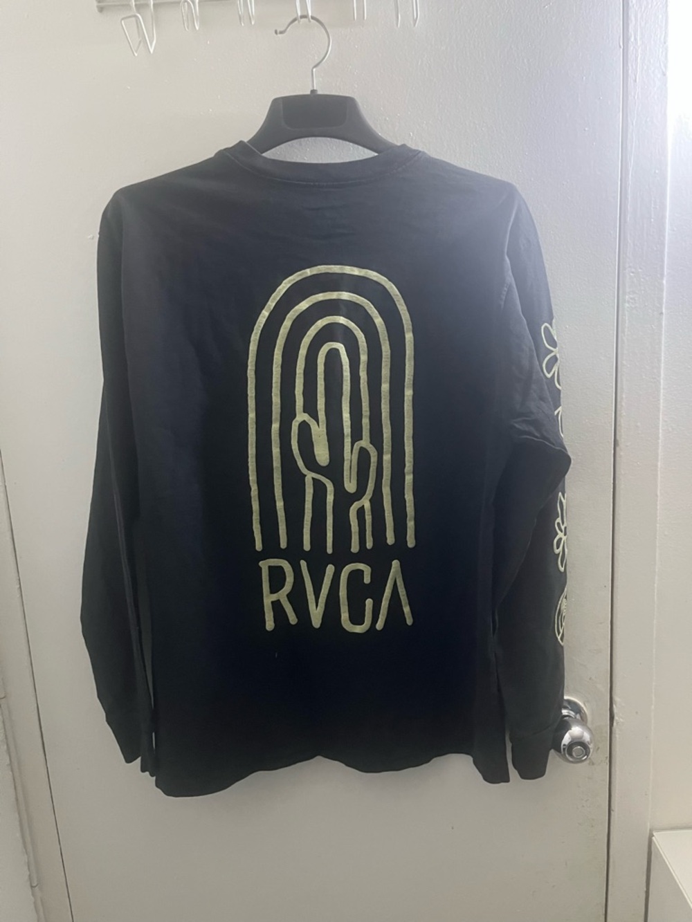 RVCA Black Long Sleeve Crew with Light Green Logo - Picture 4 of 5
